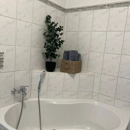 Rene Apartman